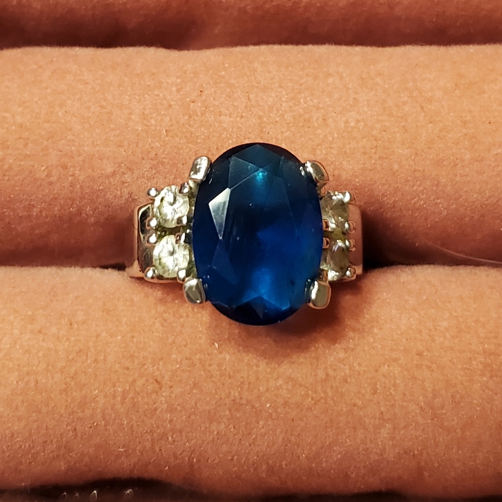 Silver plated and lab created blue gem cocktail ring sz 7